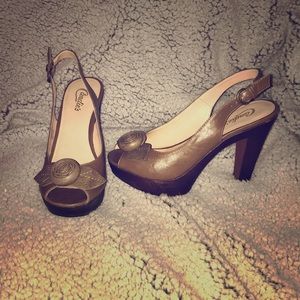 Candie’s peep toe heels